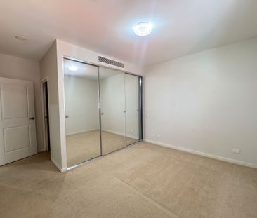 IMMACULATE 2 BEDROOM UNIT LOCATED IN 'EAST QUARTER" BLOCK - Photo 5