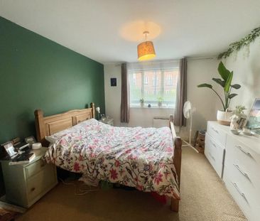 2 bedroom Flat To Let - Photo 3