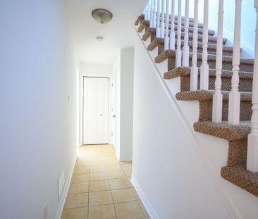 For Lease - 2030 Glenada Crescent, Oakville, Ontario - Photo 5