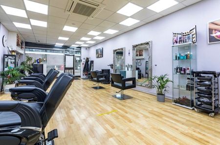 £1,400 PCM, Large Fitted and Equipped Hair and Beauty Salon with Garden in City Road, Roath, Cardiff, CF24 3DL - Photo 4