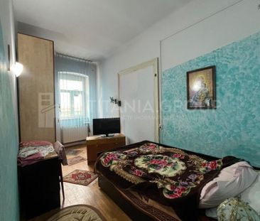Apartament 3 camere, curte comuna, Centrul Istoric Schei - Fotografie 1