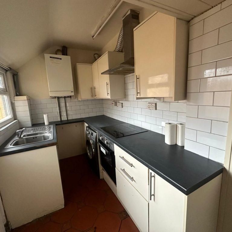 3 bedroom terraced house to rent - Photo 1
