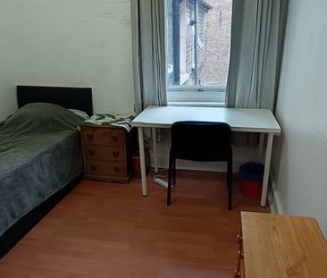 Room in a Shared Flat, Green Street, E13 - Photo 2