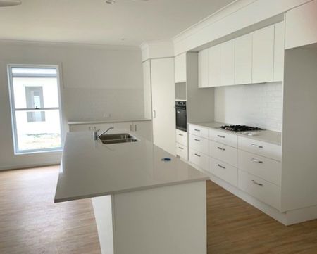 Spacious Family Home in Popular River Oaks Estate - Photo 4
