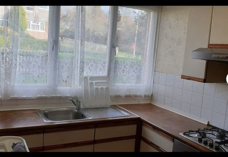 3 Bed Terraced House, Eldart Close, RG30 - Photo 2
