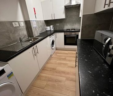 Studio Flat, Mitcham Lane, SW16 - Photo 2