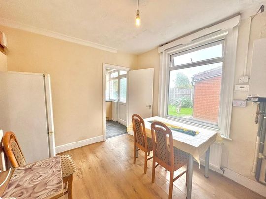 5 bedroom semi-detached house to rent - Photo 1