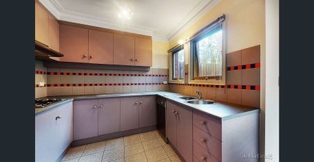 Spacious 2-Bedroom Townhouse in Prime North Melbourne Location - Photo 4