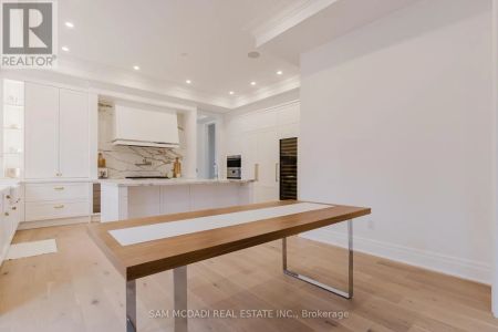 243 PRINCE GEORGE CRESCENT - Photo 2