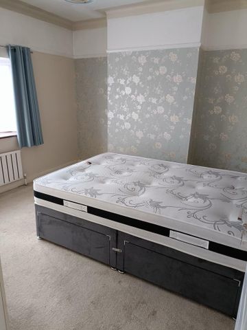 4 bedroom terraced house to rent - Photo 3