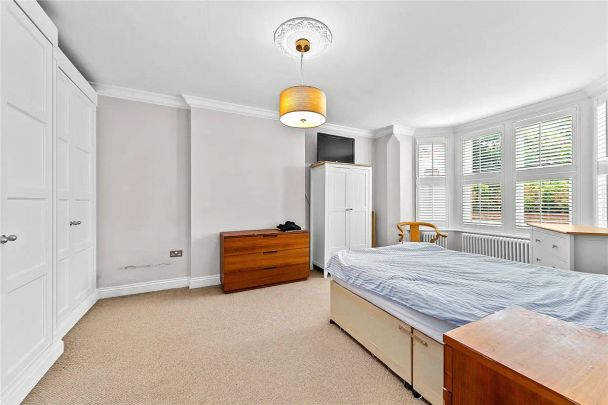 3 bedroom flat in Richmond - Photo 1