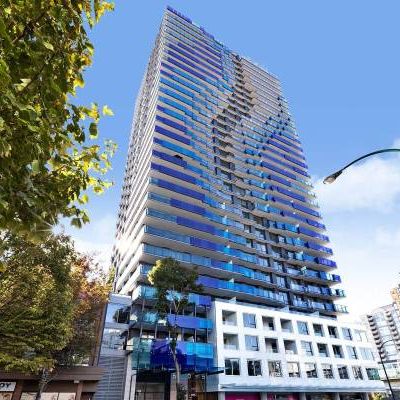 Private bedroom in a new Luxury Condo across from Joyce Skytrain Stn - Photo 3