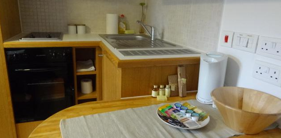 Studio to rent - Photo 2