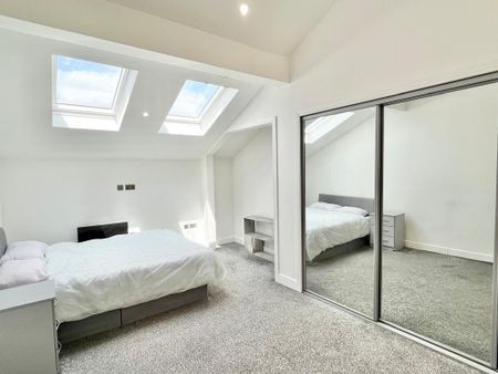 1 bedroom in a flat share to rent - Photo 3