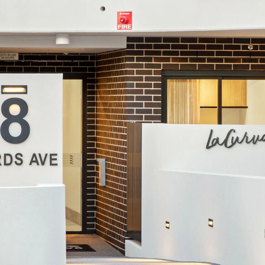 1 bedroom apartment located minutes away from Asquith Station - Photo 1