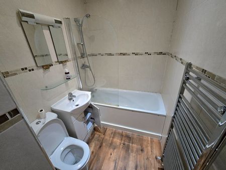 1 Bed Flat, Longley Road, SW17 - Photo 4