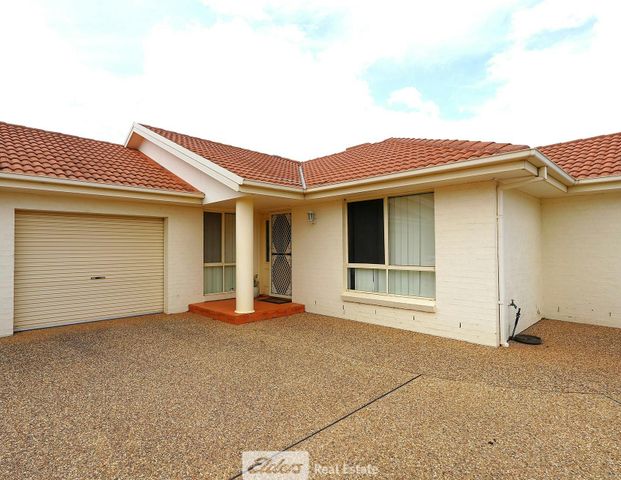 North Griffith - Photo 1