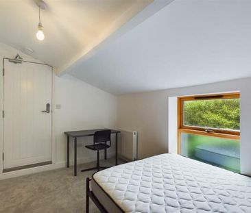 4 bedroom flat to rent - Photo 4