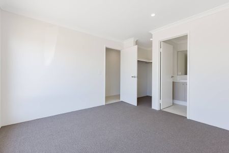 Brand New 4x2 in the heart of Whitby - Photo 5