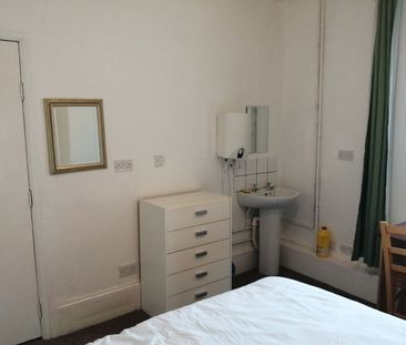 Room in a Shared House, Denman Road, SE15 - Photo 4