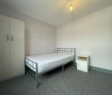 4 bedroom terraced house to rent - Photo 4