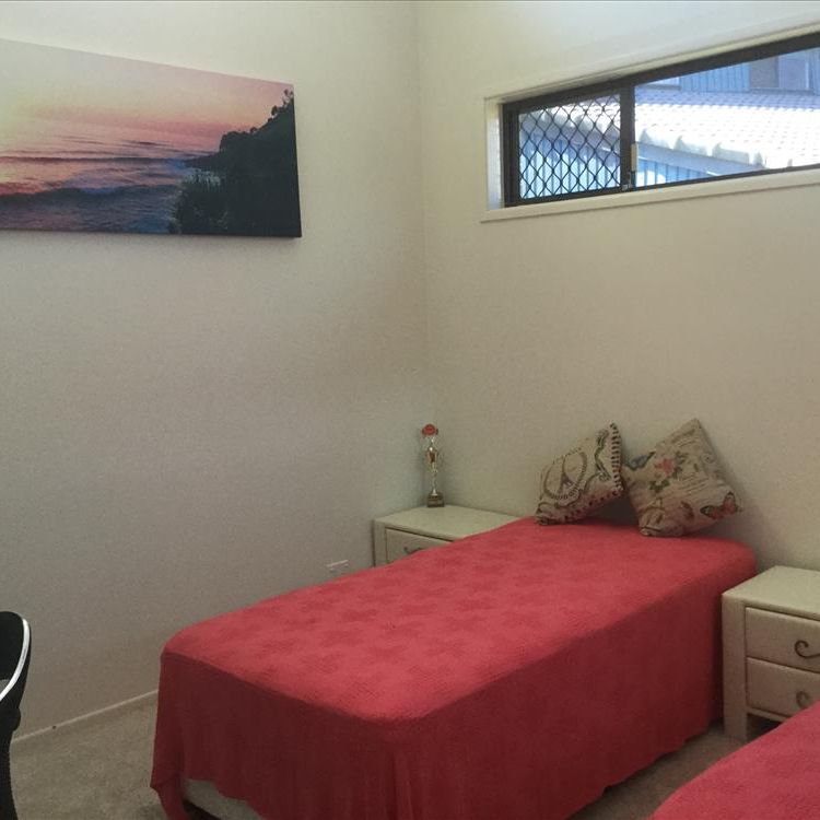 Broadbeach Waters - Photo 1