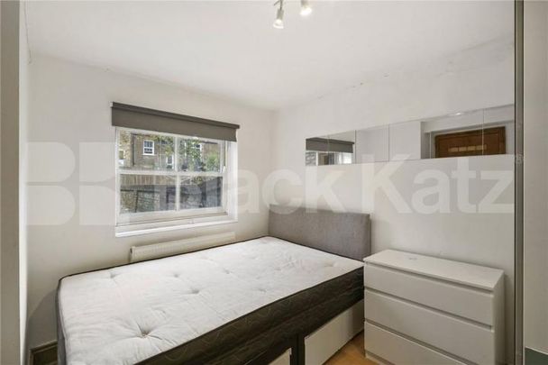 Split Level 3 bedroom property located close to Archway Station and amenities - Photo 1