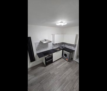 1 Bed Flat, Bristol Road, E7 - Photo 4