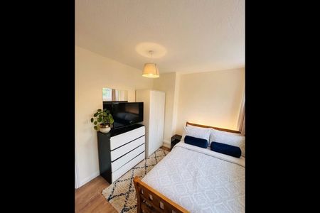 Room in a Shared Flat, Thomas Baines Road, SW11 - Photo 2