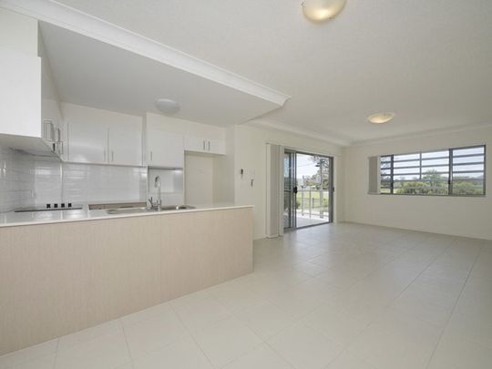 For Lease: Low-Maintenance Townhouse Living in the Heart of Beenleigh! - Photo 1