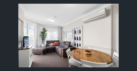 Fully Furnished Apartment in the Heart of Coolangatta - Photo 2