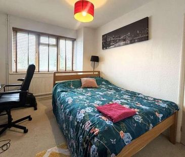 Woking, Surrey, GU22 - Photo 3