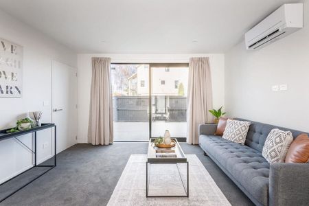 Central city, low maintenance townhouse - Photo 3