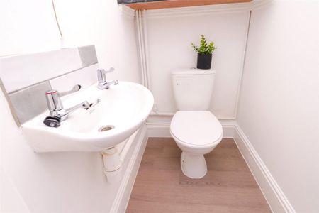 1 bedroom in a house share to rent - Photo 5