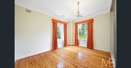TWO STOREY MANSION WITH VIEW, WALK TO KILLARA HIGH & BUS AT DOOR - Photo 5