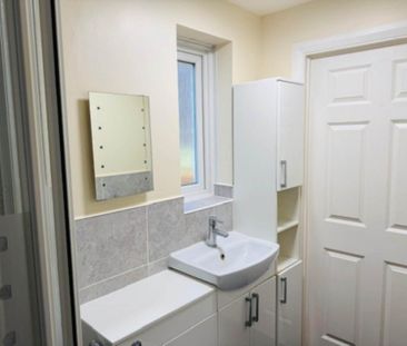 4 bedroom semi-detached house to rent - Photo 6