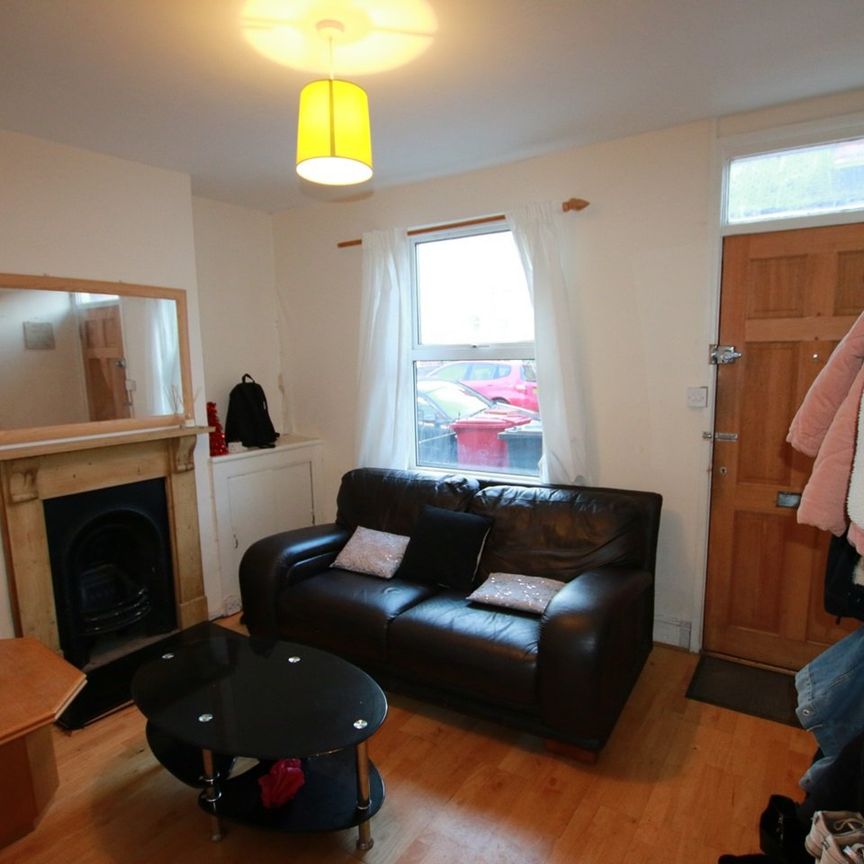 3 Bed Terraced House, Blenheim Gardens, RG1 - Photo 1