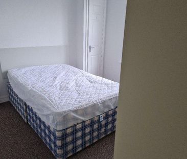 4 bedroom terraced house to rent - Photo 5