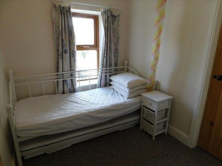 2 bedroom terraced house to rent - Photo 2