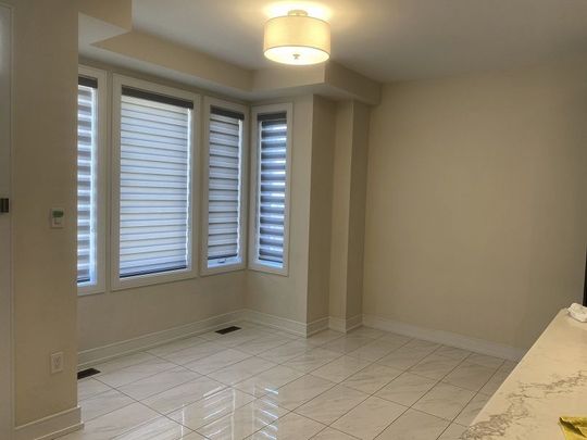 For Lease - 42 Ben Sinclair Avenue, East Gwillimbury, Ontario - Photo 1