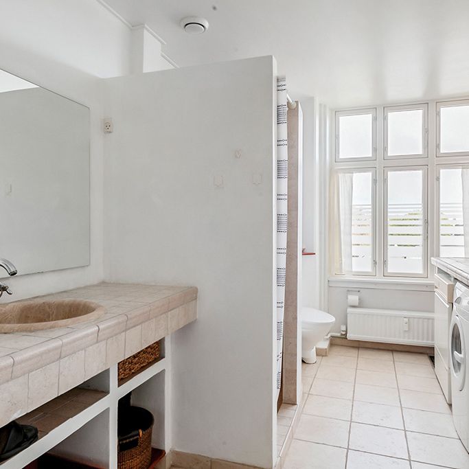 Skøn møbleret lejlighed med stor altan - Photo 1