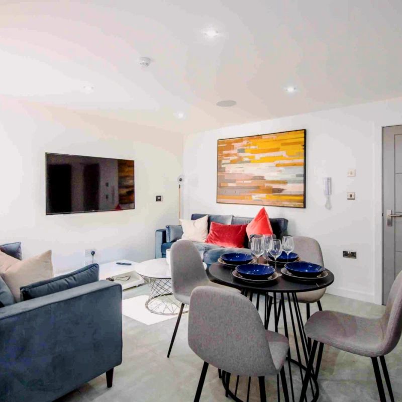 6 Beds 3 Baths - Photo 1