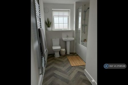 2 bedroom flat to rent - Photo 4