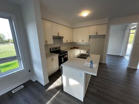 For Lease - 333 Lindsay Street, Kawartha Lakes, Ontario - Photo 3