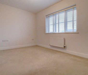 4 bedroom mid terraced house to rent - Photo 5