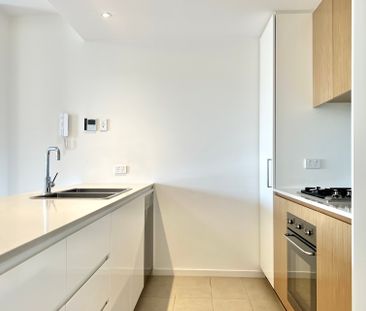 Spacious Two bedroom One bathroom One carpark space! - Photo 6