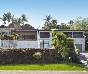 Elevated Entertainer with Pool & Panoramic Views - Photo 2