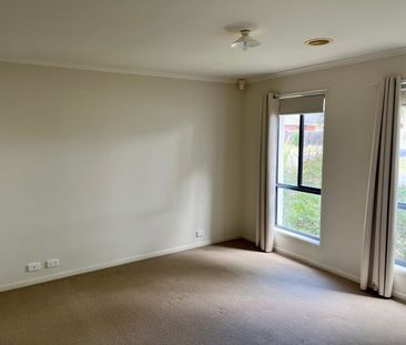 Spacious 3 Bedroom Family Home in Burnside Heights - Photo 1