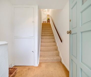Attractively located in a quiet residential crescent with a leafy g... - Photo 5