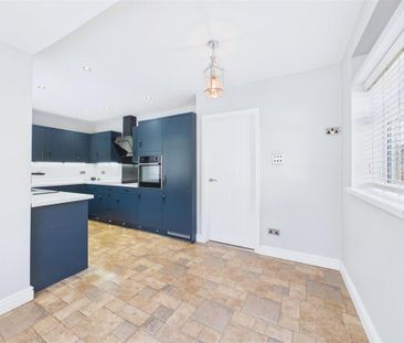 2 bedroom semi-detached house to rent - Photo 4